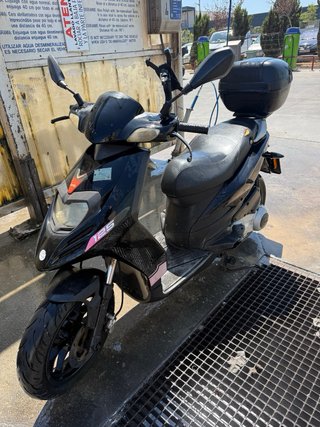 Aprilia SR Motard 125 con Baúl - ITV 2027