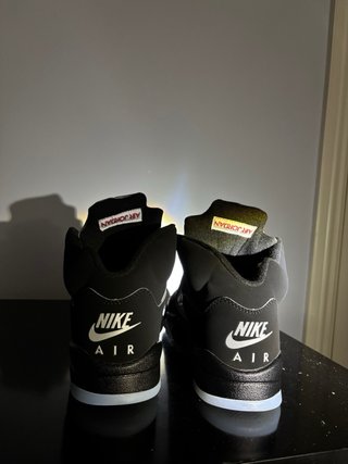 Zapatillas Jordan Hombre Negras y detalles blancos