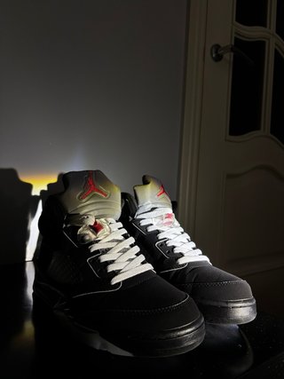Zapatillas Jordan Hombre Negras y detalles blancos