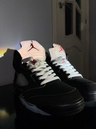 Zapatillas Jordan Hombre Negras y detalles blancos