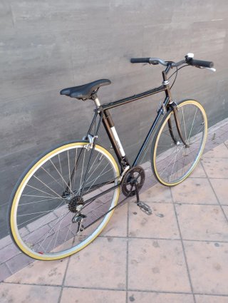 Bicicleta fixie clásica carretera