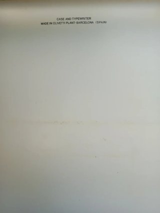 Máquina de escribir Olivetti DORA