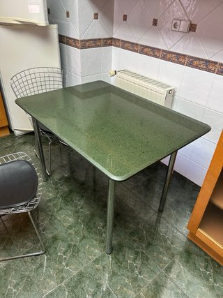 Mesa de comedor de piedra verde
