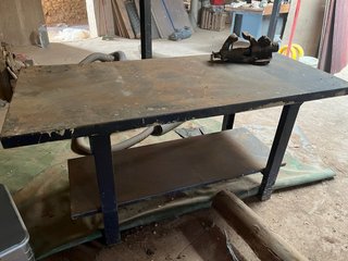 Mesa de soldar metálica con tornillo Irimo