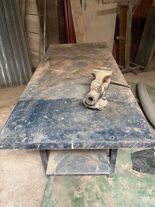 Mesa de soldar metálica con tornillo Irimo