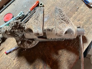 Mesa de soldar metálica con tornillo Irimo