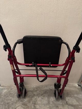 Andador Plegable con Asiento y Cesta
