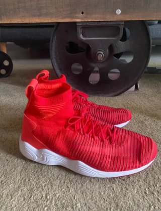 Nike Mercurial NSW Talla 42.5 Roja