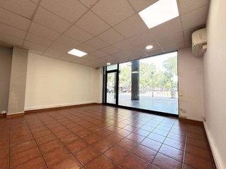 Local comercial en venta en La Marina de Port en Barcelona