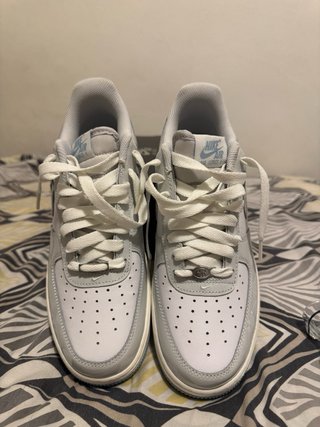Nike Air Force 1 Gris y Blanco
