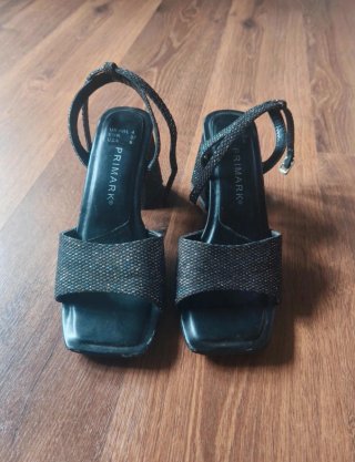 Tacones negros de brillo