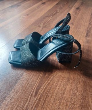 Tacones negros de brillo