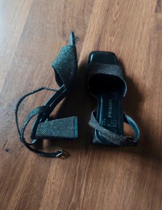 Tacones negros de brillo