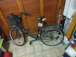 Bicicleta paseo cesto negra