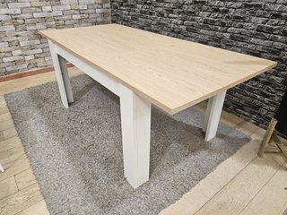 Mesa extensible de madera y 6 sillas