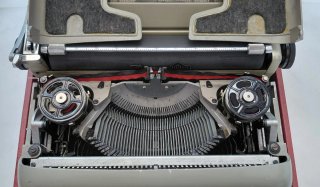 Máquina de escribir Olivetti Studio 44
