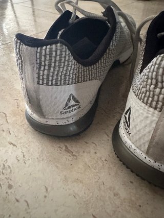 Zapatillas Reebok CrossFit grises y blancas