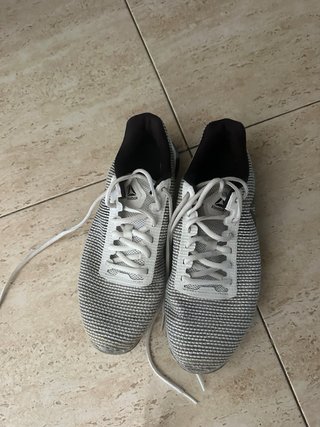 Zapatillas Reebok CrossFit grises y blancas
