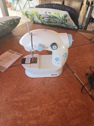 Máquina de coser JOCCA pequeña
