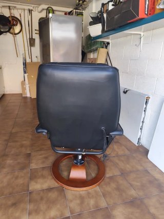 Sillón masaje cuero y madera