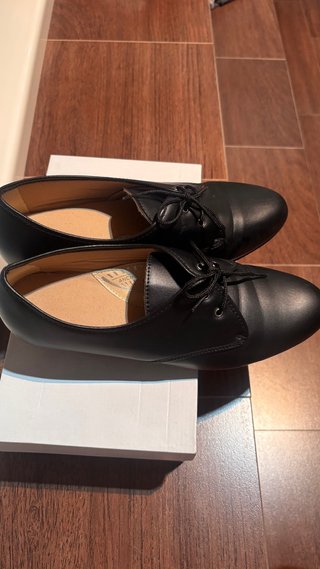 Zapatos regionales para jotas, manchegas.