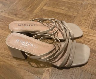 Sandalias Marypaz tacón ancho tiras beige