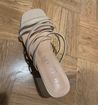 Sandalias Marypaz tacón ancho tiras beige