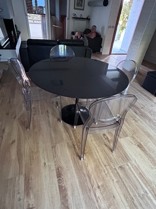 Tavolo rotondo 120 cm e 4 sedie trasparenti