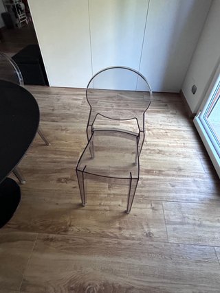 Tavolo rotondo 120 cm e 4 sedie trasparenti