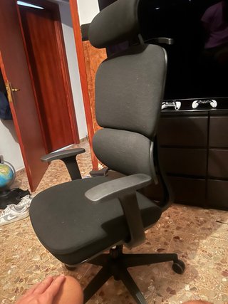 Silla de oficina ergonómica negra