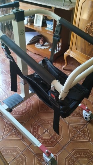 Grúa elevadora para pacientes multifuncional
