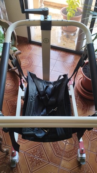 Grúa elevadora para pacientes multifuncional