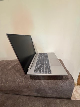Portátil Lenovo Plata y Negro