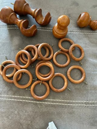Apliques y argollas para cortinas de madera