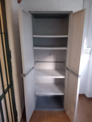 Mueble de resina gris