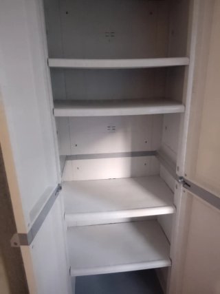 Mueble de resina gris