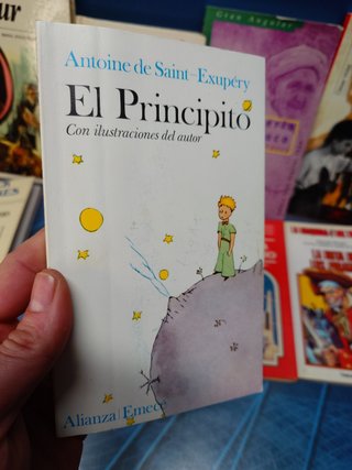 8 libros juveniles variados