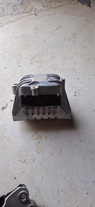 Soporte Motor VW Passat Izq/Der