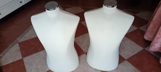 Maniquí Torso Beige con Borde Plateado