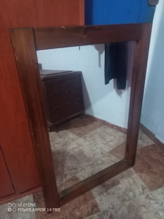 Espejo grande de madera
