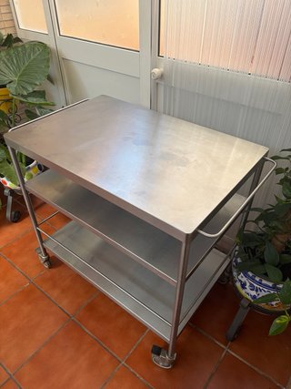 Mesa acero inoxidable 3 niveles con ruedas