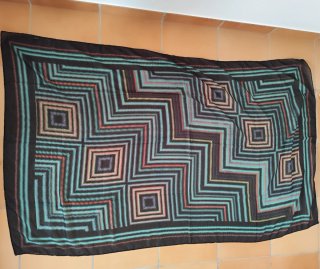 Pañuelo estampado geométrico.