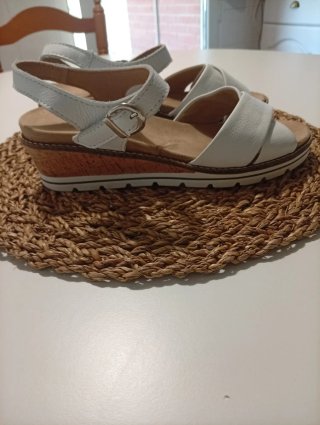 Sandalias de piel blancas talla 39