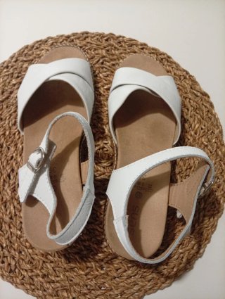Sandalias de piel blancas talla 39