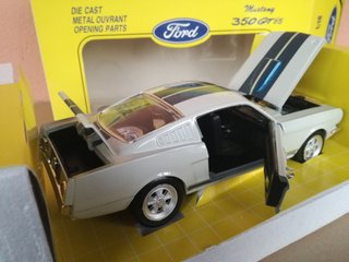 1/18 MODELLO FORD MUSTANG 350 GT NO BURAGO