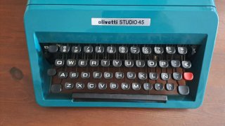 Máquina de escribir Olivetti Studio 45 azul