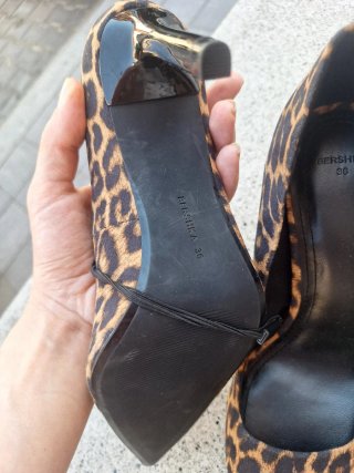 Zapatos tacón leopardo Bershka T36