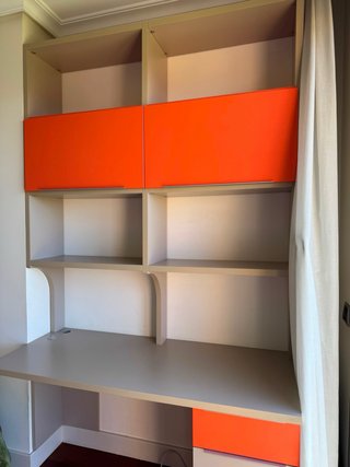 Muebles juveniles: cama, librería y mesa