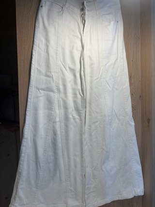 Pantalones acampanados blancos