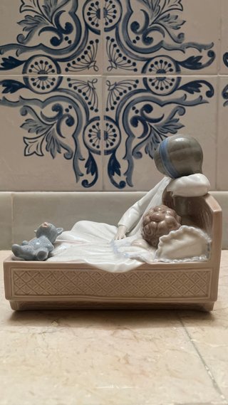 NAO by Lladró La Cuna (Ref. 0198)